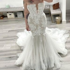 Wedding dress only worn once for try on